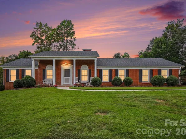 304 Gregory Rd, Statesville, NC 28677