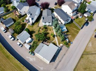 246 SW Mount Lorette Pl SE, Calgary, AB T2Z 2L9