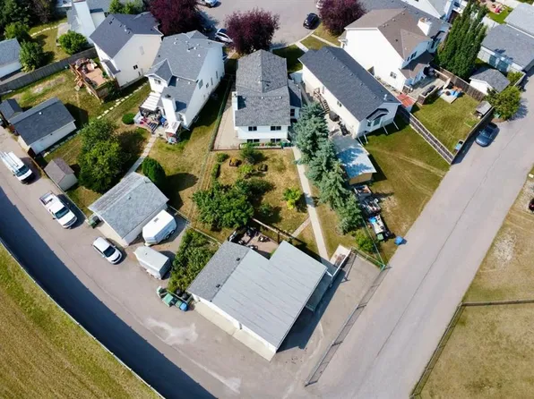 246 SW Mount Lorette Pl SE, Calgary, AB T2Z 2L9