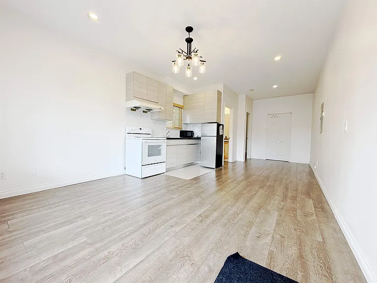 6952 Curtis St — Photo 5