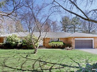 7 Tufts Ct, Paramus, NJ