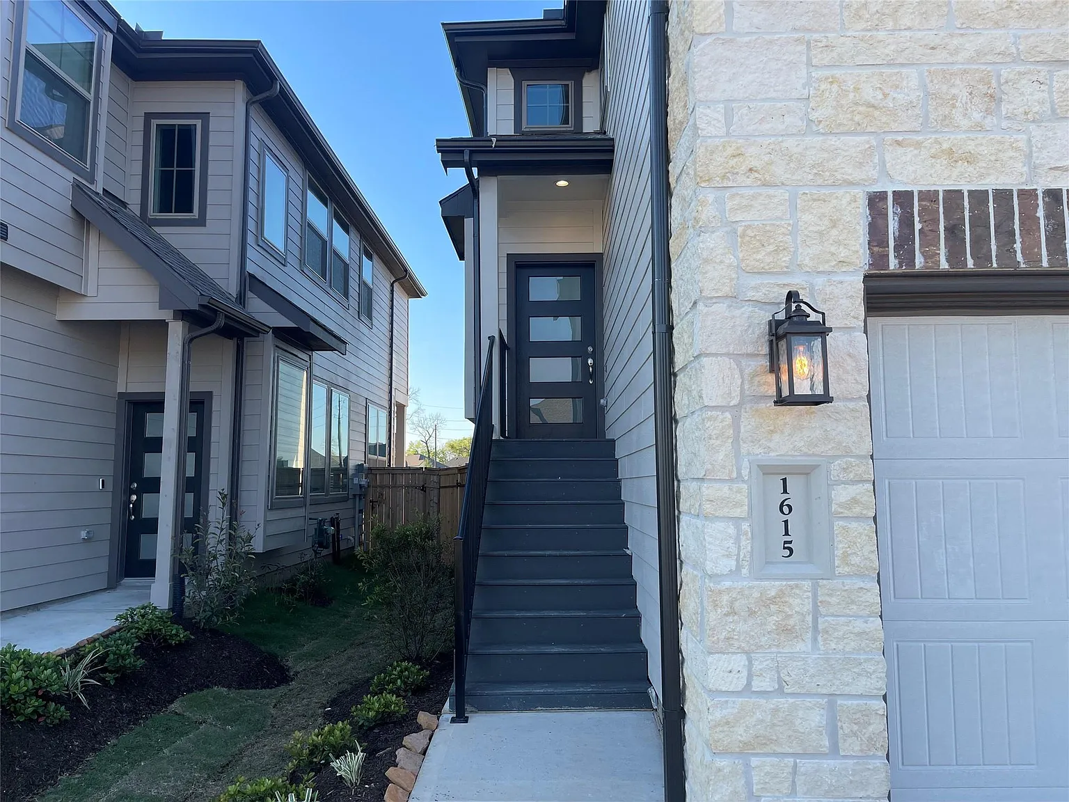 3 bed, 2.5 bath, 1908 sqft, $2,650 — Photo 3