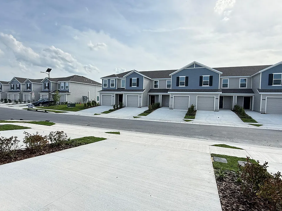 837 Lynx St