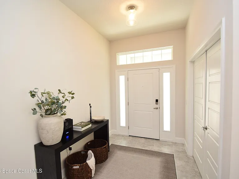 2585 Roygaris St NW — Photo 5
