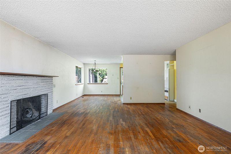 5th image of 8400 32nd Avenue SW