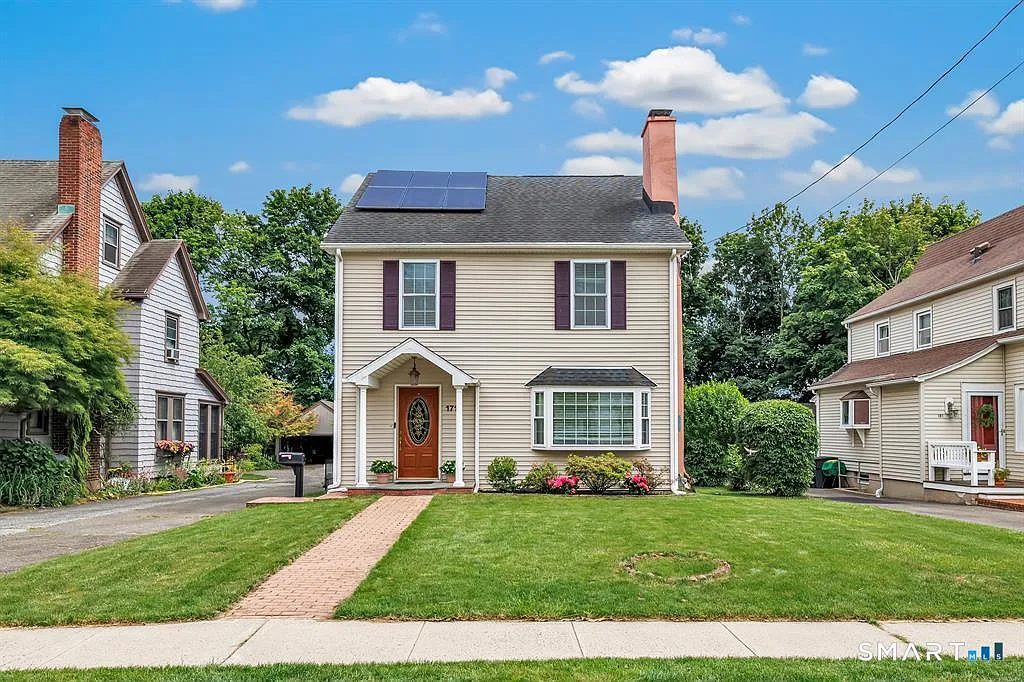 4 bed, 4.5 bath, 2775 sqft, $5,800 — Photo 1