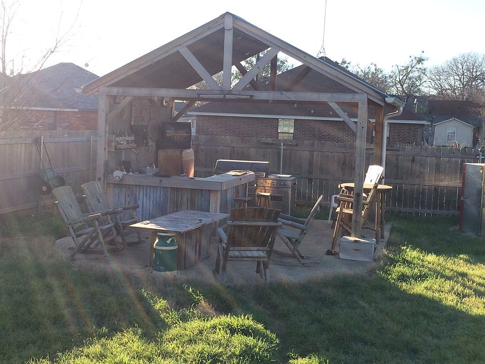 2nd image of 210 Commerce St