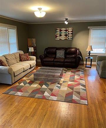 4th image of 65 Greenwood Dr