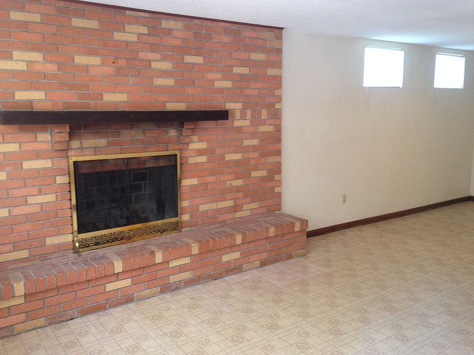 Fireplace in bonus room