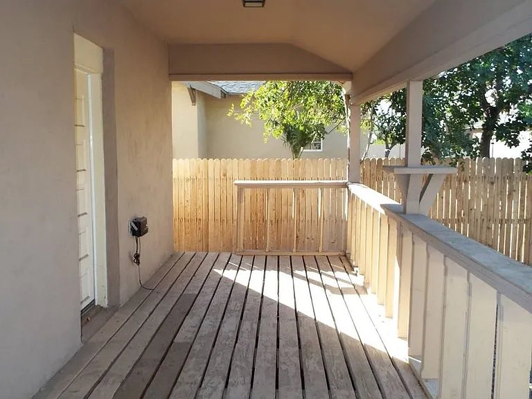 828 N 6th Ave — Photo 24
