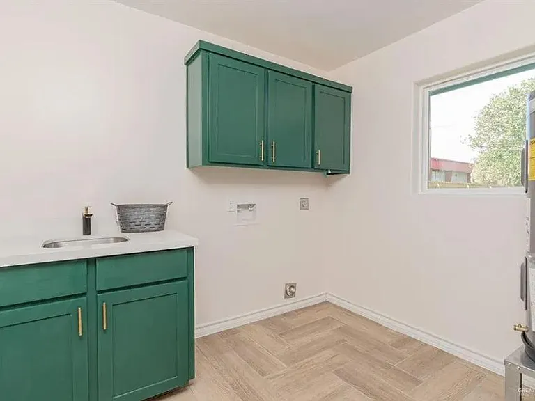 2228 Ivy Ave — Photo 7