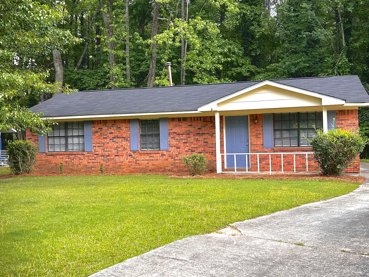 3 bed, 1143 sqft, $2,150 — Photo 1