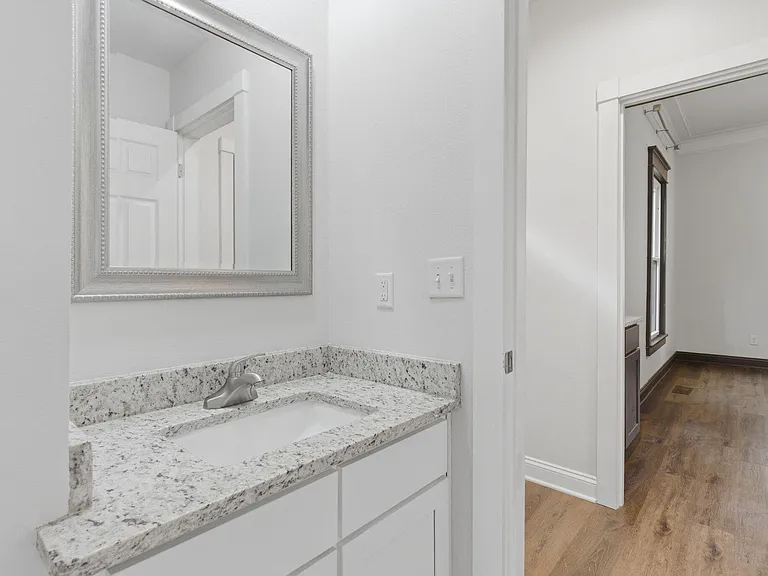837 S Kentwood Ave — Photo 21