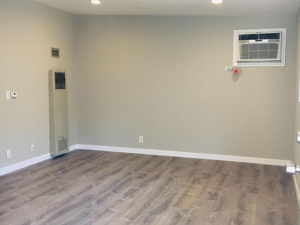 1st image of 212 S Jackson St #8
