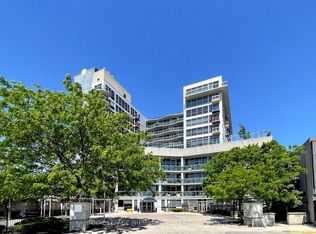 1600 Keele St #913, Toronto, ON M6N 5J1