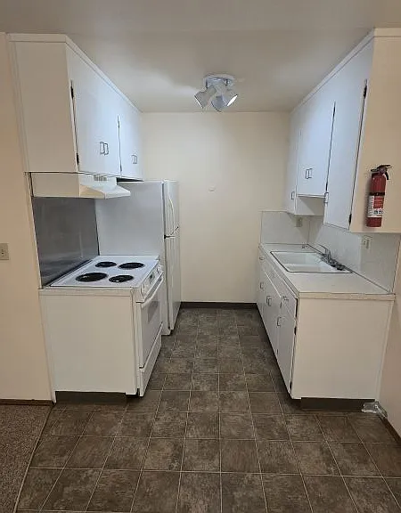 320 Center St #2 — Photo 5