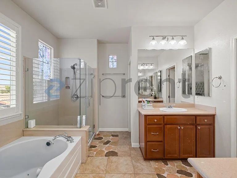 633 Farrington St — Photo 24