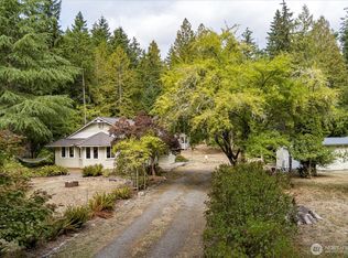 3323 Dorothys Ln, Clinton, WA 98236