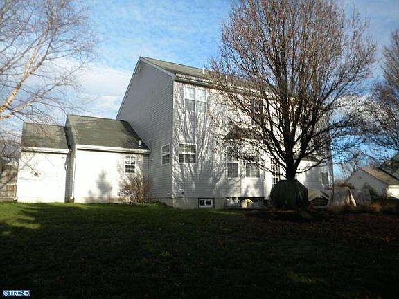 4th image of 1025 Riverwalk Dr