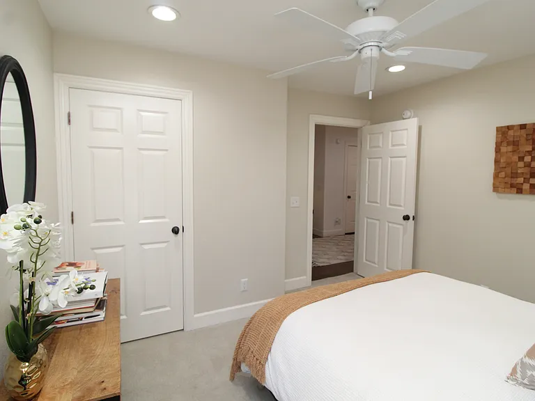 1401 NE Dysart Woods Ln — Photo 31