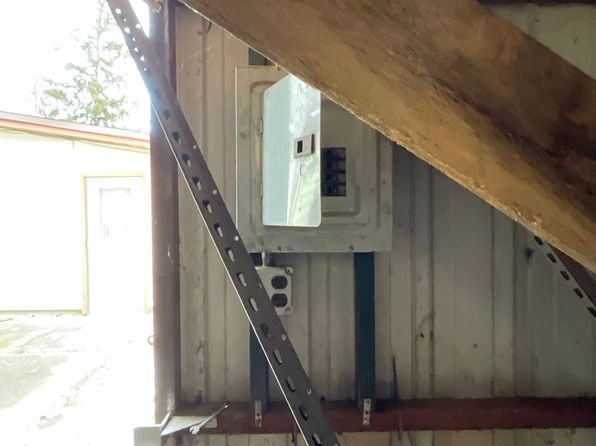 4530 East Rd, Leonard, MI 48367