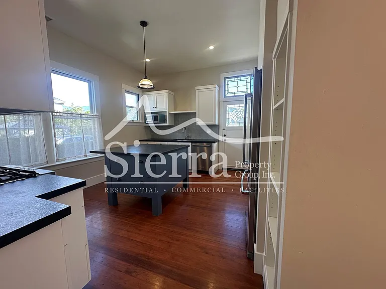 910 Bath St #A — Photo 6