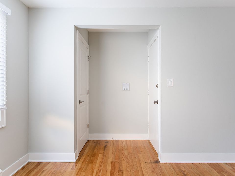 1W - Coat Closet & Front Entrance