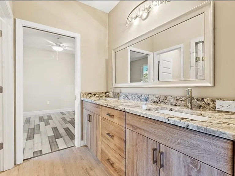 415 4th Ave SW — Photo 13