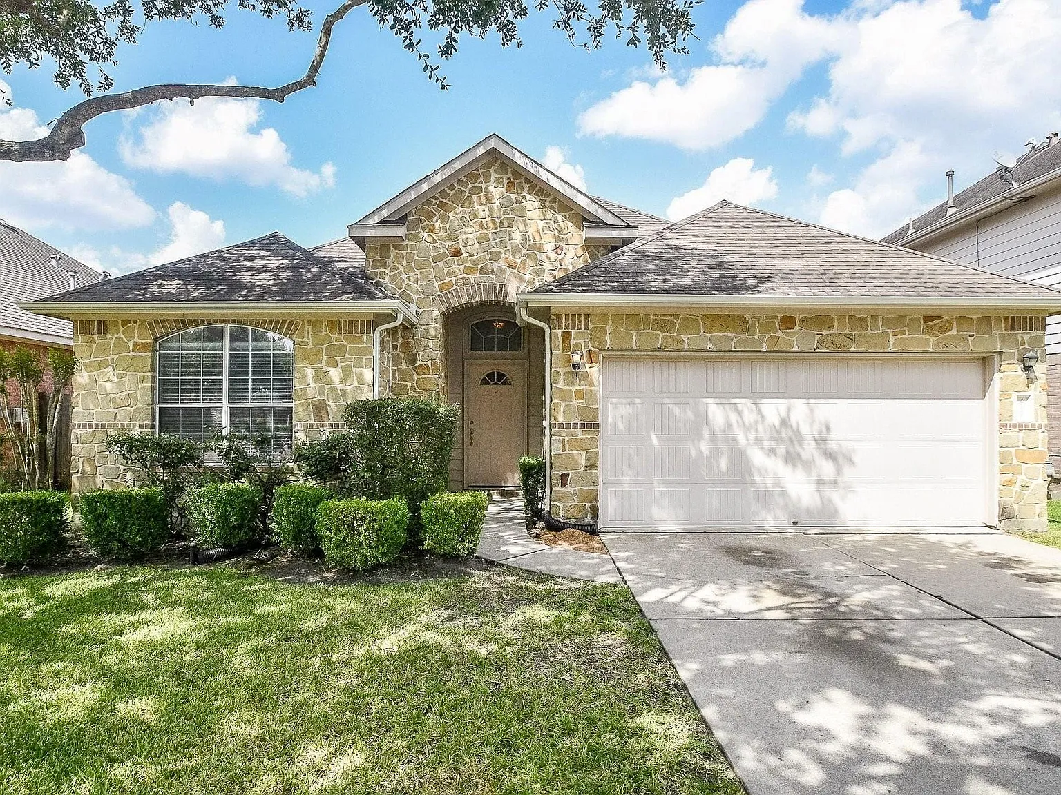 3 bed, 2.0 bath, 1665 sqft, $2,500 — Photo 1