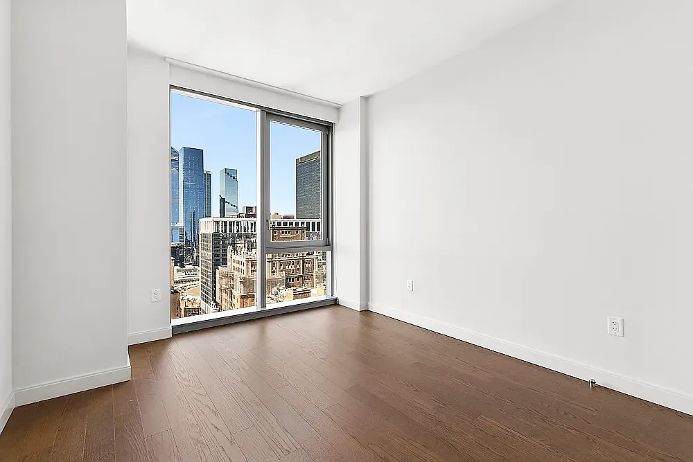100 West 31st Street — Photo 3