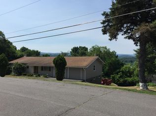 245 Edgemont Rd, Stroudsburg, PA 18360