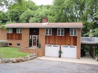 49 Stonecroft Dr, Easton, PA 18045