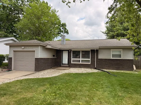 1930 Arthur Dr, Waukegan, IL 60087