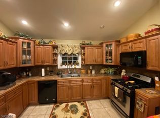 917 Burnt Meadow Rd, Hewitt, NJ 07421