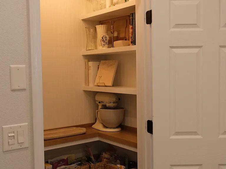 689 Oak Lake Ln — Photo 12