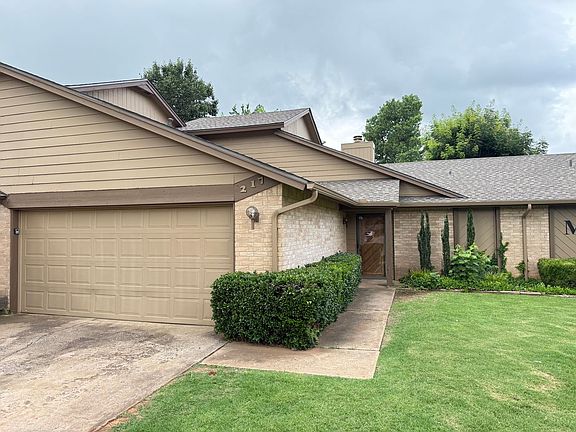 2nd image of 217 Woodbridge Cir