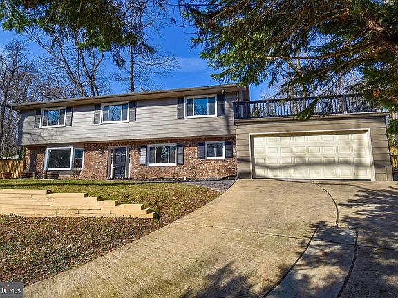 2nd image of 1612 Sherwood Hall Ln