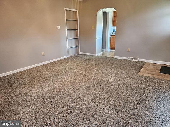 4th image of 161 Lawn St