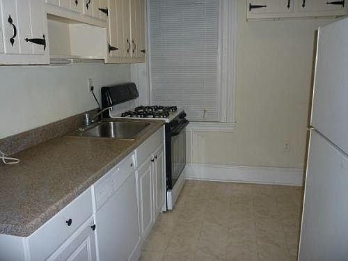 Kitchen, Gas cooking, dishwasher, refrigerator