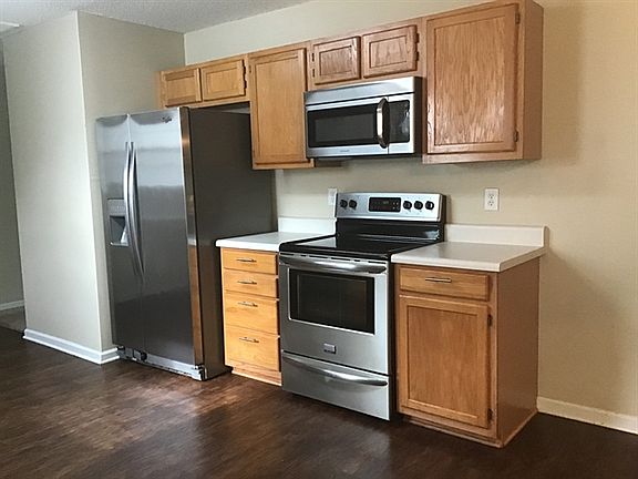 4th image of 301 W Bushy Hill Dr