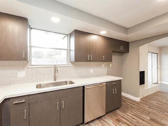 5th image of 10439 Towne Oak Ln