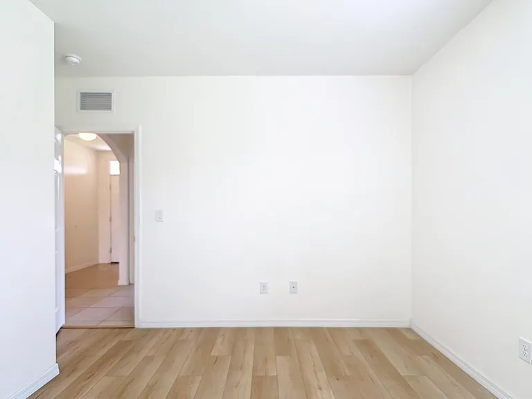 3230 33rd Ave NE — Photo 17
