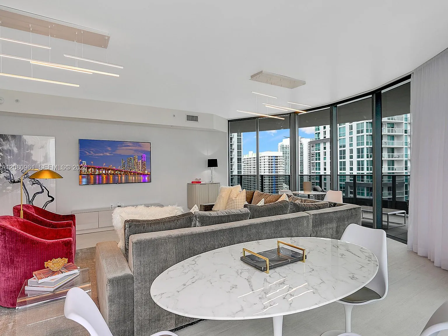 Brickell Flatiron Condo — Photo 4