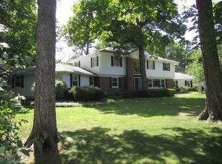 1200 Valley Rd, Bannockburn, IL 60015