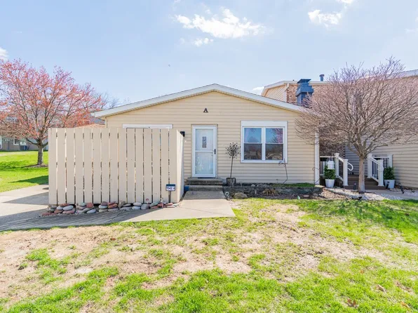 1542 Hunt Dr APT A, Normal, IL 61761