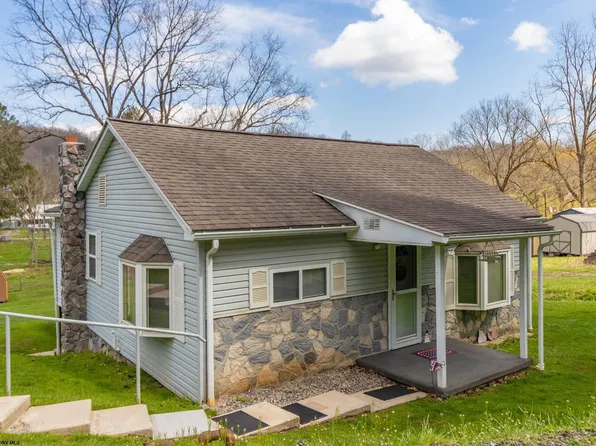 114 Lower Hildebrand Rd, Morgantown, WV 26501