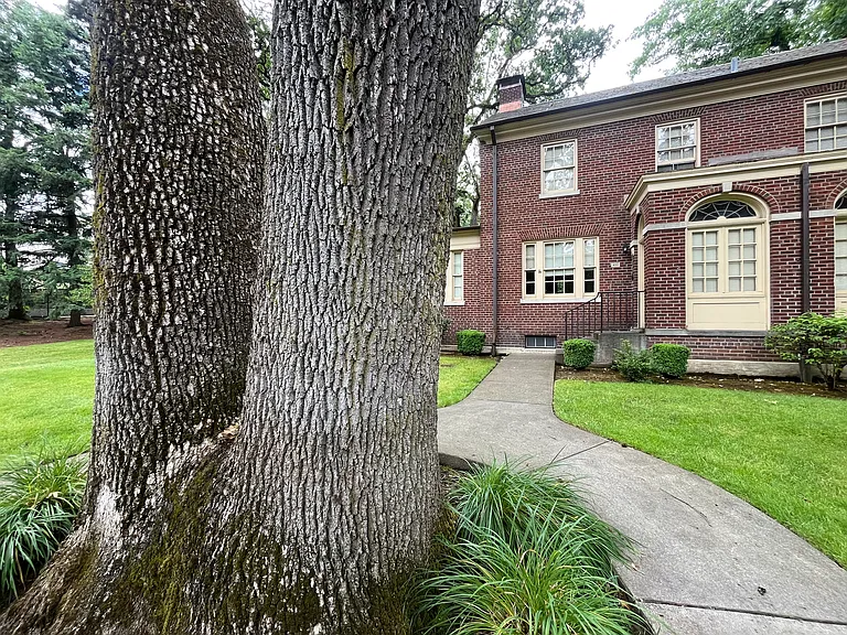 400 Hathaway Rd — Photo 3