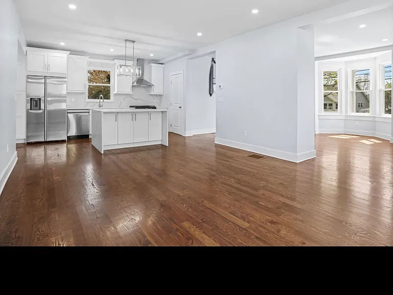 85 Soundview Ave #1 — Photo 8