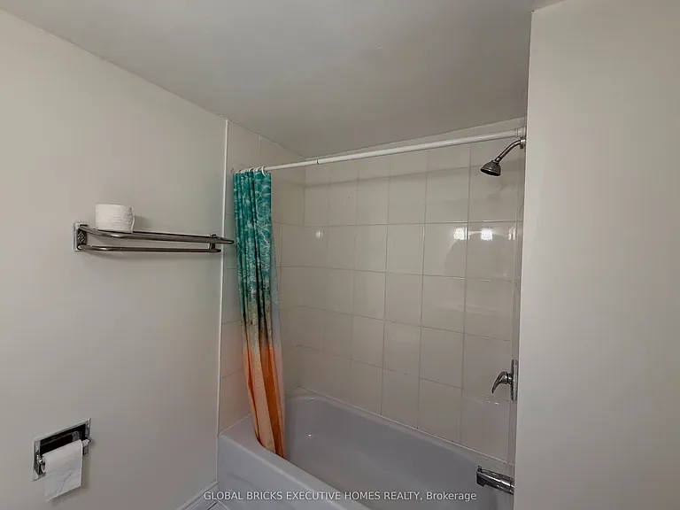730 Queensbridge Dr — Photo 18