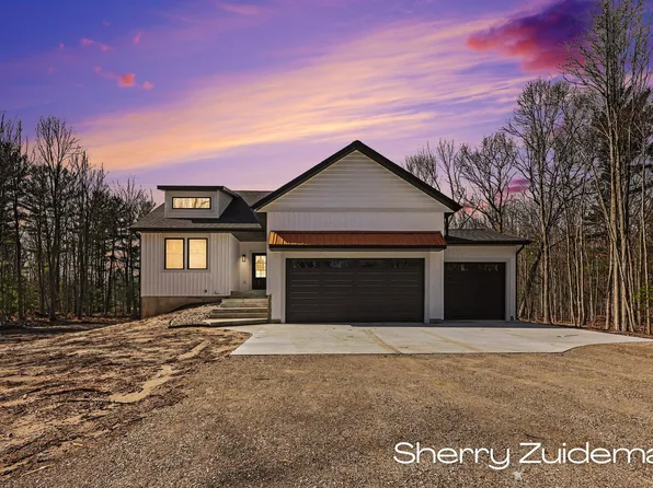 16229 148th Ave, Spring Lake, MI 49456